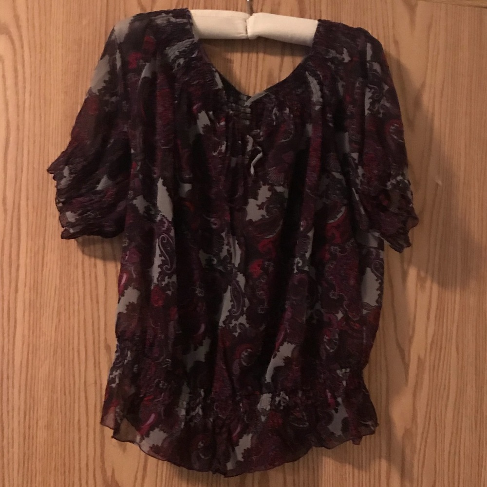 “LIKE NEW” purple and maroon blouse. Size XL.